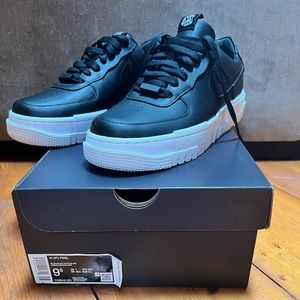 Like New! NIKE Air Force 1 AF1 Pixel Black Sneakers Women’s 9.5